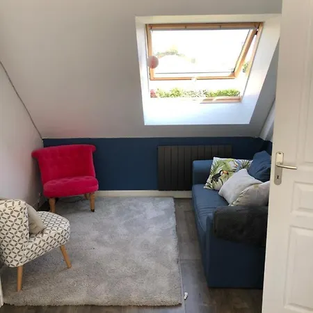 2 Chambres, 1 Salle De Bain Et 1 Wc